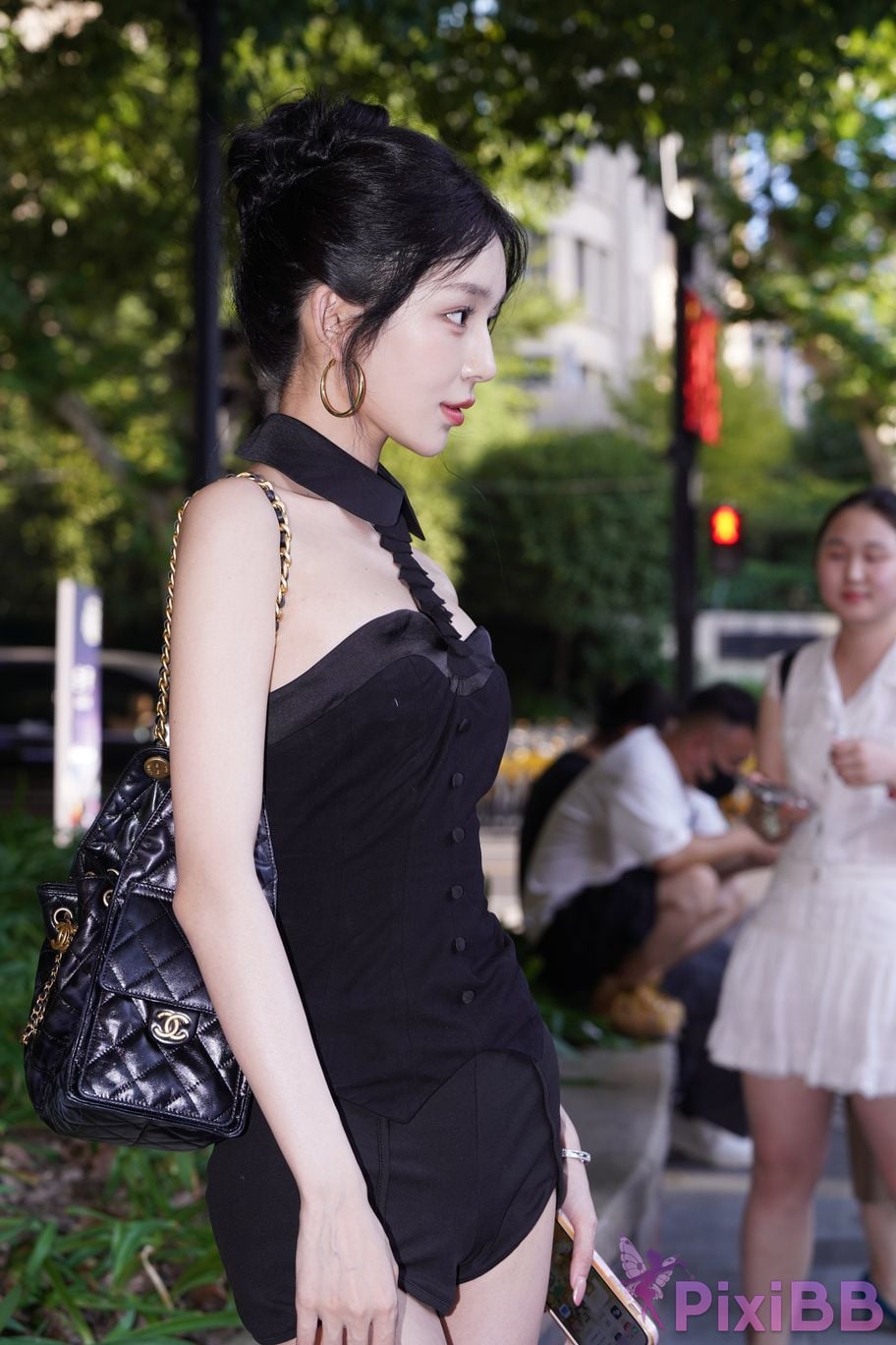 Featured Street Photography Works No.5379 Pretty girl in boots and shorts PixiBB.COM 104