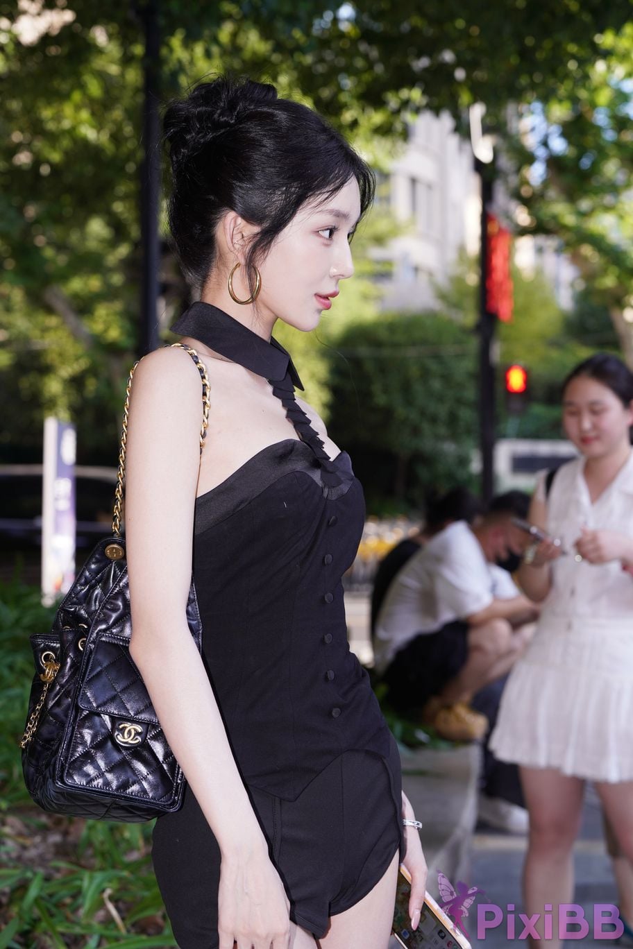 Featured Street Photography Works No.5379 Pretty girl in boots and shorts PixiBB.COM 105