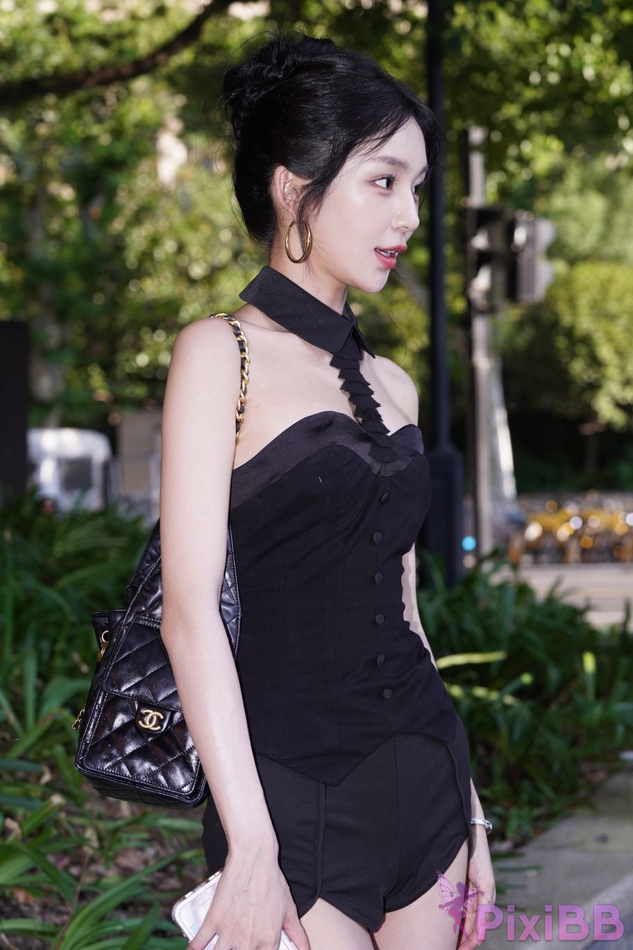 Featured Street Photography Works No.5379 Pretty girl in boots and shorts PixiBB.COM 109