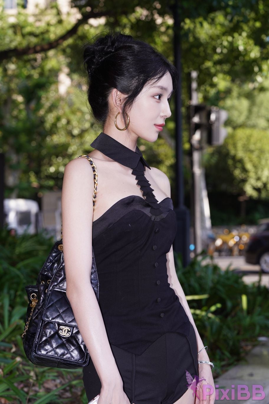 Featured Street Photography Works No.5379 Pretty girl in boots and shorts PixiBB.COM 111