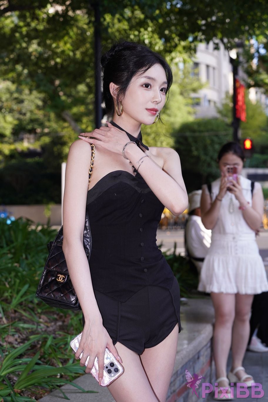 Featured Street Photography Works No.5379 Pretty girl in boots and shorts PixiBB.COM 112