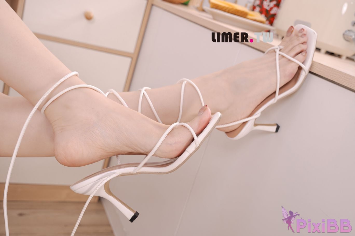 Limerence Original No.100 Yuwei Jalys beautiful feet directly tease you with your face PixiBB.COM 066
