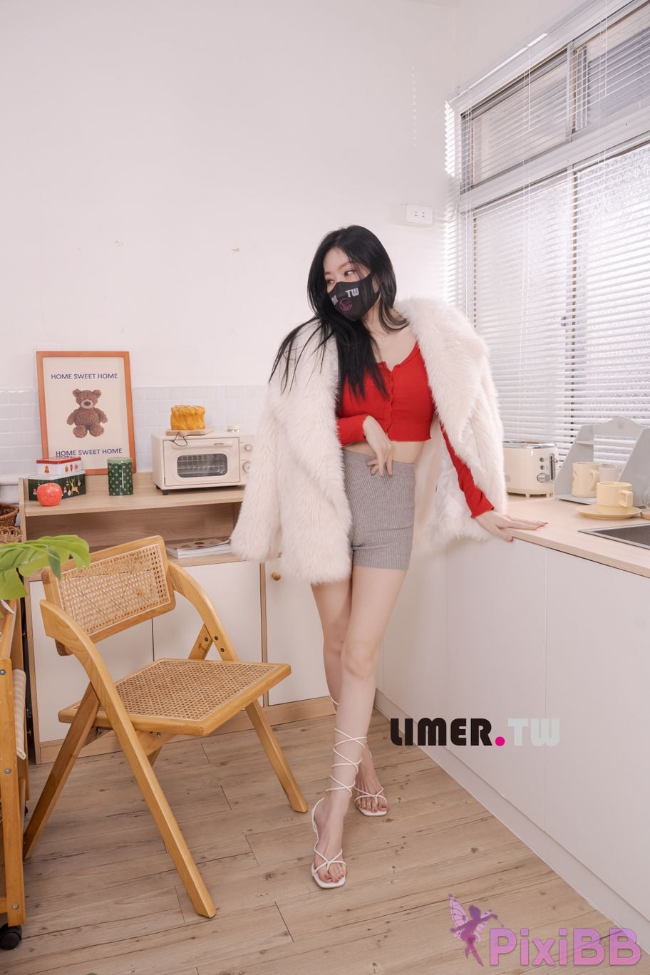 Limerence Original No.100 Yuwei Jalys beautiful feet directly tease you with your face PixiBB.COM 080