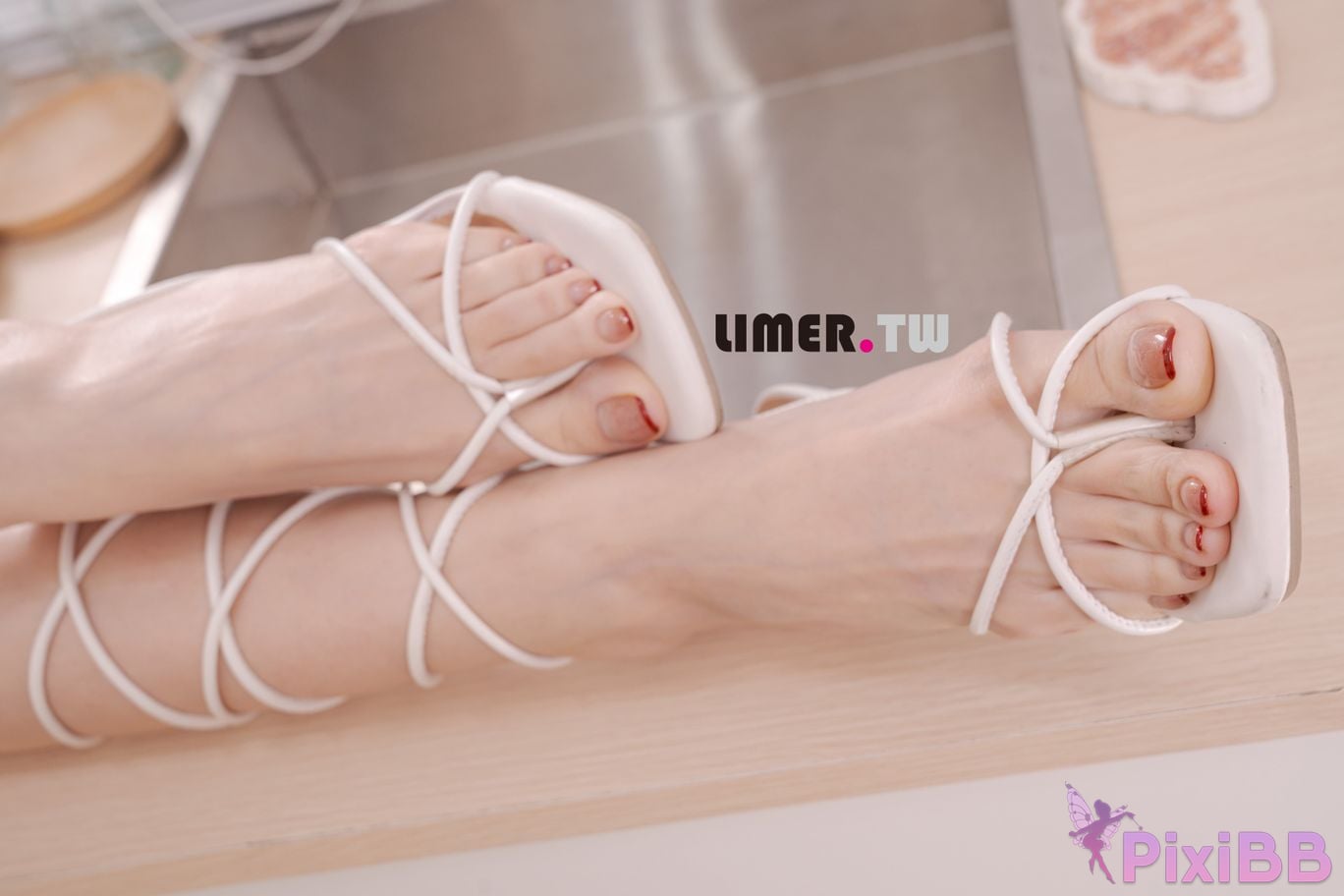 Limerence Original No.100 Yuwei Jalys beautiful feet directly tease you with your face PixiBB.COM 086