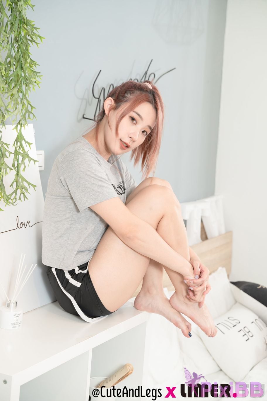 Limerence Original No.096 Shine Truth Pants Special Dangerous Edge Little Pony Shines waist is soft and her bare feet are showing off PixiBB.COM 112