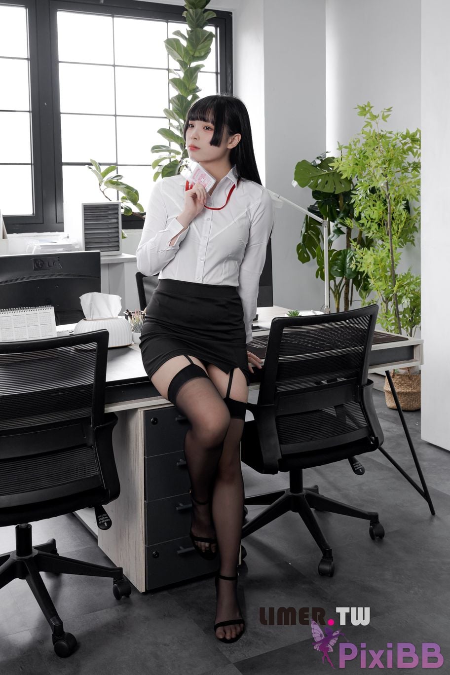 Limerence original No. 095 of the stunning staff in black stockings and bare feet that will make you unable to concentrate at work PixiBB.COM 006