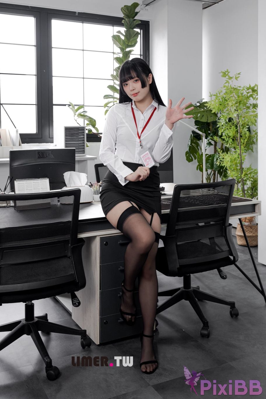 Limerence original No. 095 of the stunning staff in black stockings and bare feet that will make you unable to concentrate at work PixiBB.COM 007