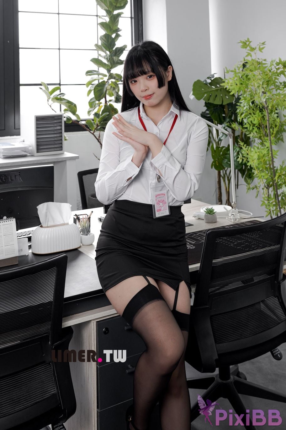 Limerence original No. 095 of the stunning staff in black stockings and bare feet that will make you unable to concentrate at work PixiBB.COM 009