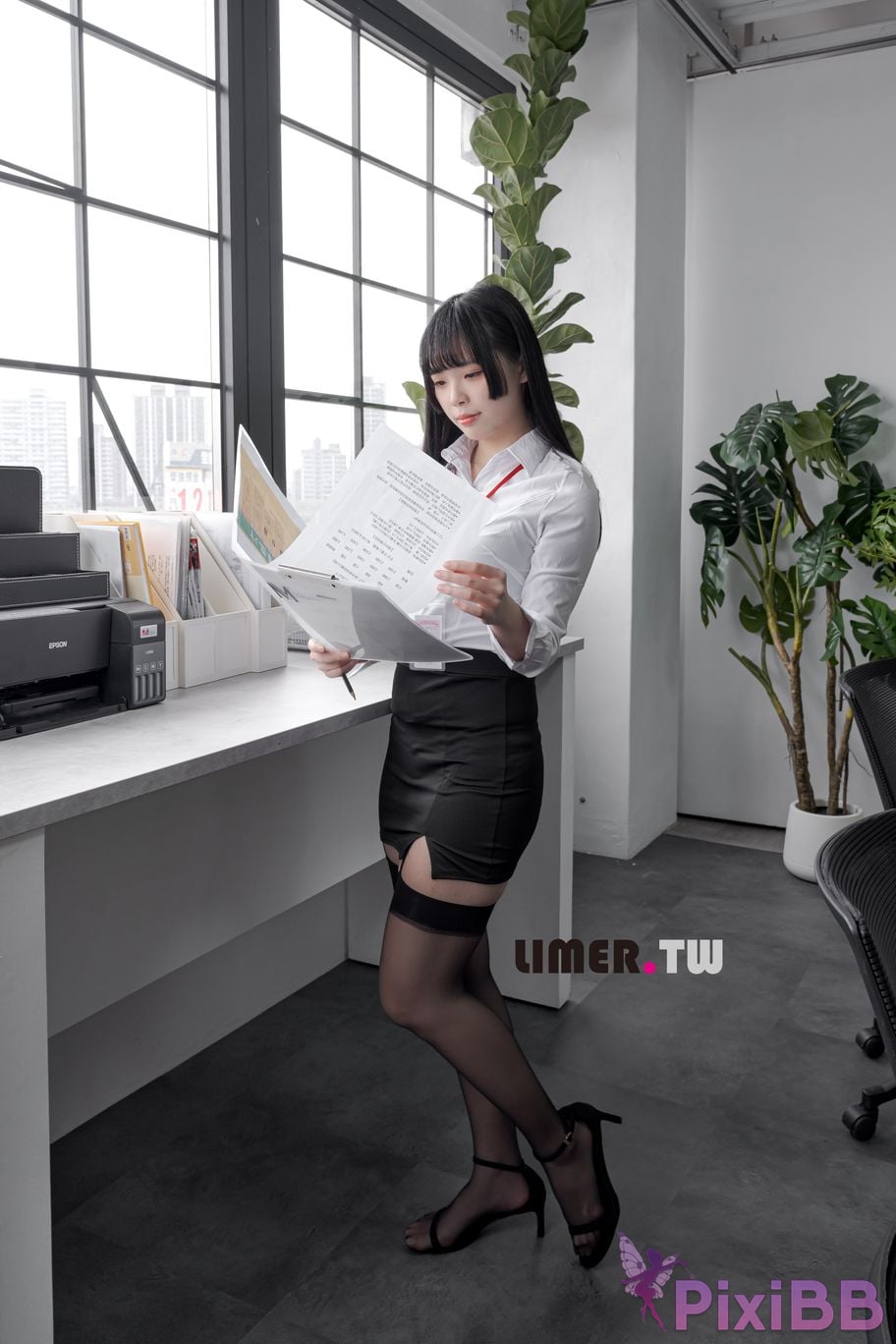 Limerence original No. 095 of the stunning staff in black stockings and bare feet that will make you unable to concentrate at work PixiBB.COM 019