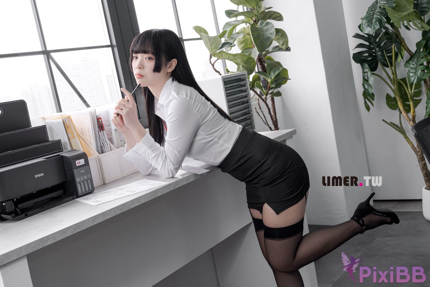 Limerence original No. 095 of the stunning staff in black stockings and bare feet that will make you unable to concentrate at work PixiBB.COM 024