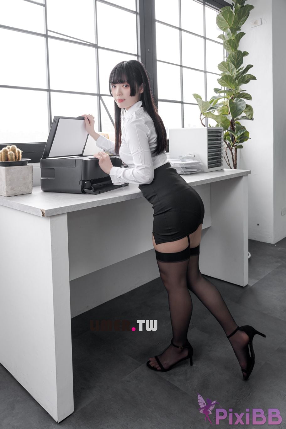 Limerence original No. 095 of the stunning staff in black stockings and bare feet that will make you unable to concentrate at work PixiBB.COM 027