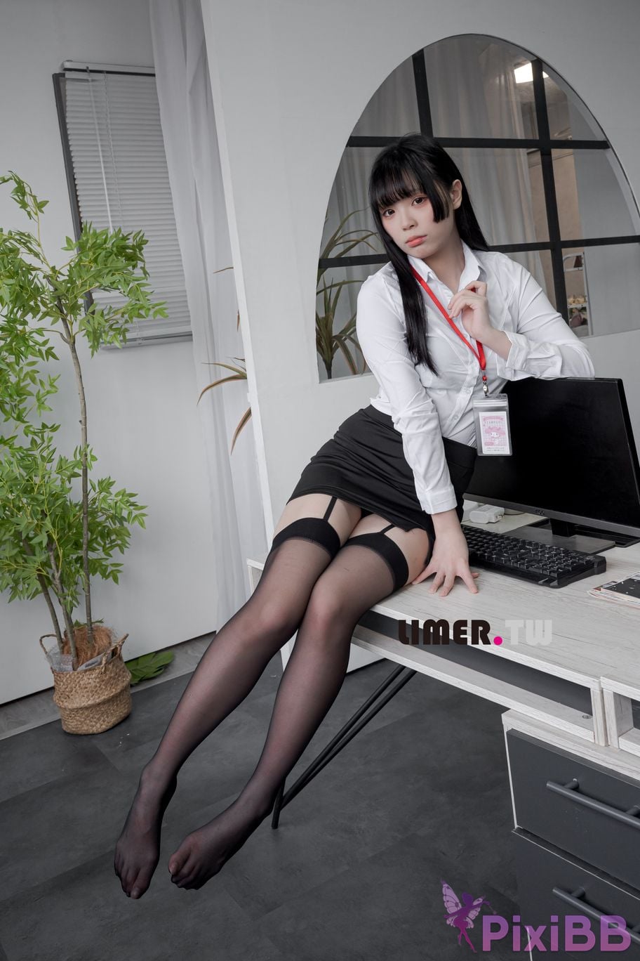 Limerence original No. 095 of the stunning staff in black stockings and bare feet that will make you unable to concentrate at work PixiBB.COM 066