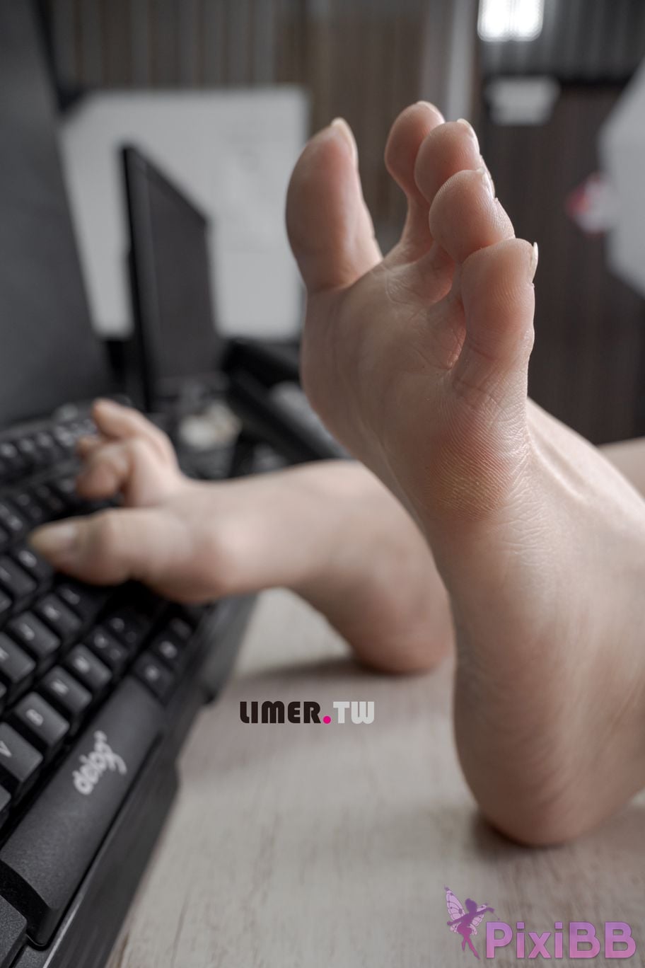 Limerence original No. 095 of the stunning staff in black stockings and bare feet that will make you unable to concentrate at work PixiBB.COM 126