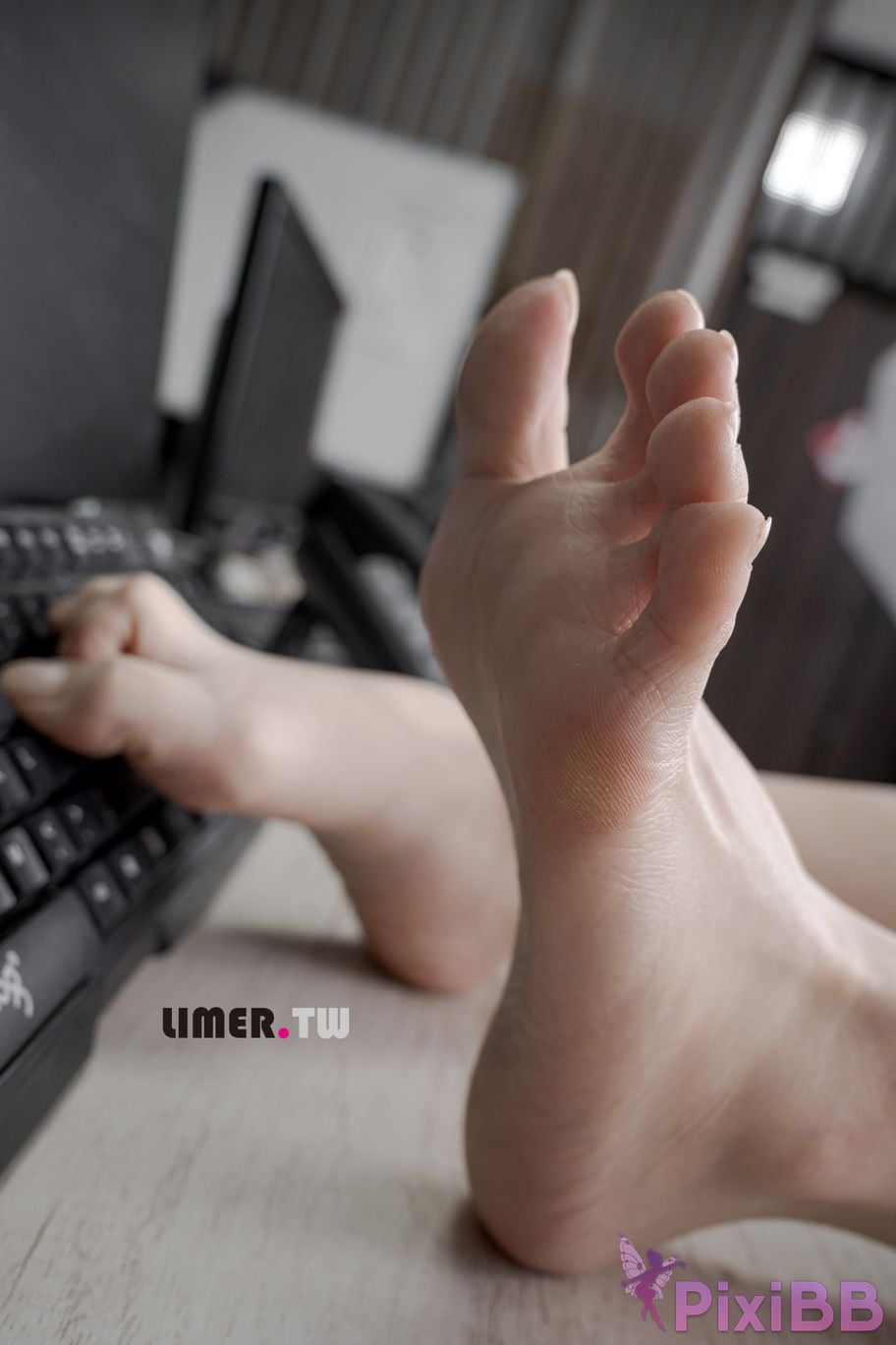 Limerence original No. 095 of the stunning staff in black stockings and bare feet that will make you unable to concentrate at work PixiBB.COM 127