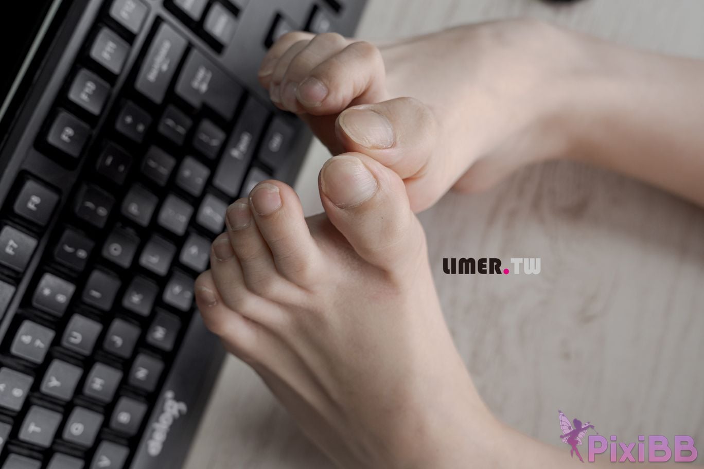 Limerence original No. 095 of the stunning staff in black stockings and bare feet that will make you unable to concentrate at work PixiBB.COM 133