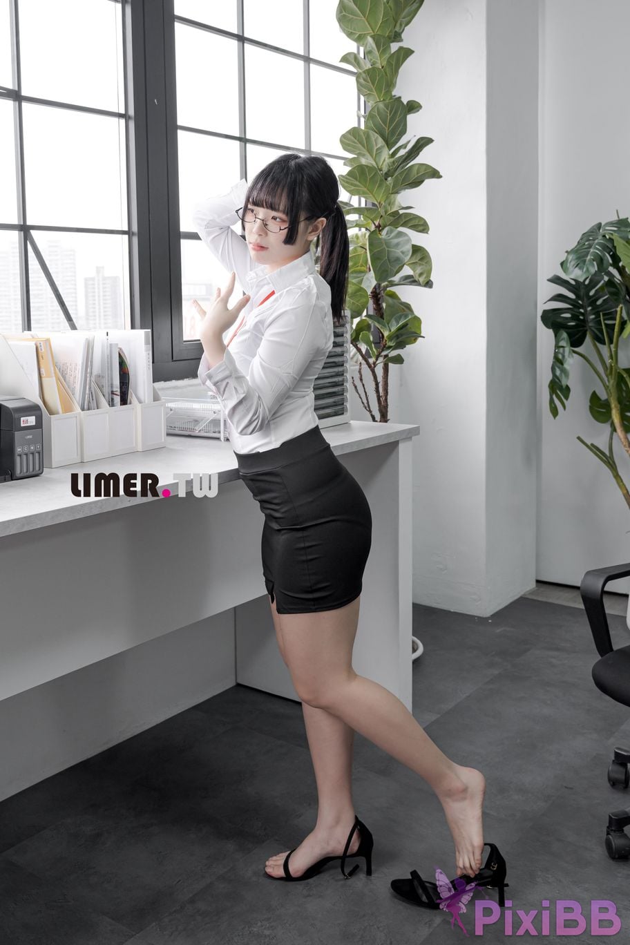 Limerence original No. 095 of the stunning staff in black stockings and bare feet that will make you unable to concentrate at work PixiBB.COM 149