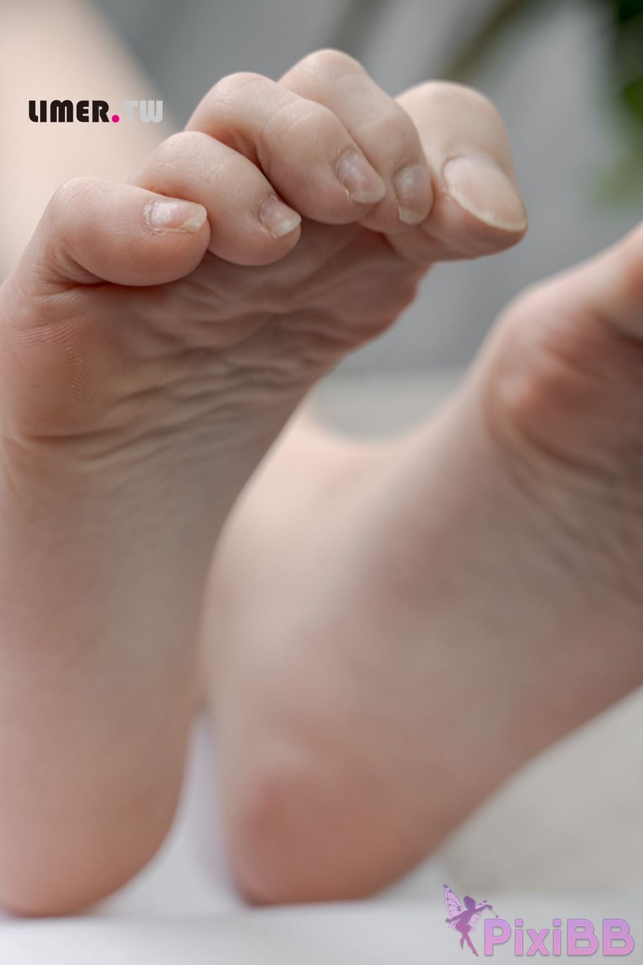 Limerence original No. 095 of the stunning staff in black stockings and bare feet that will make you unable to concentrate at work PixiBB.COM 201