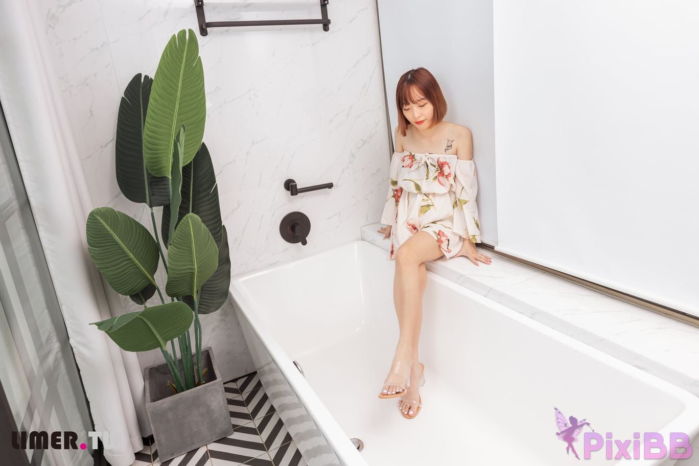 Limerence Original No.093 Small Bag Bathroom High Heels Encounter PixiBB.COM 004