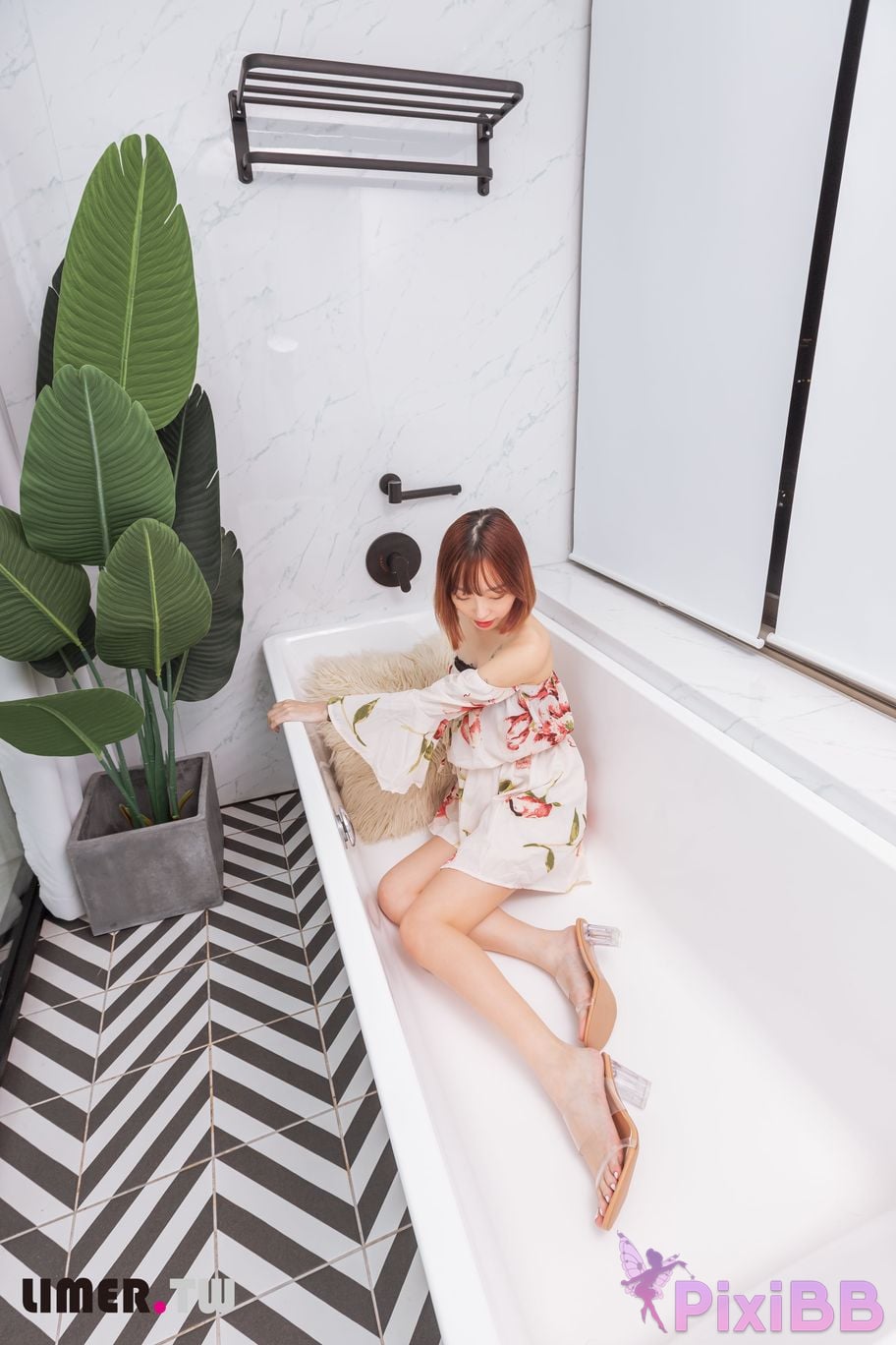 Limerence Original No.093 Small Bag Bathroom High Heels Encounter PixiBB.COM 094