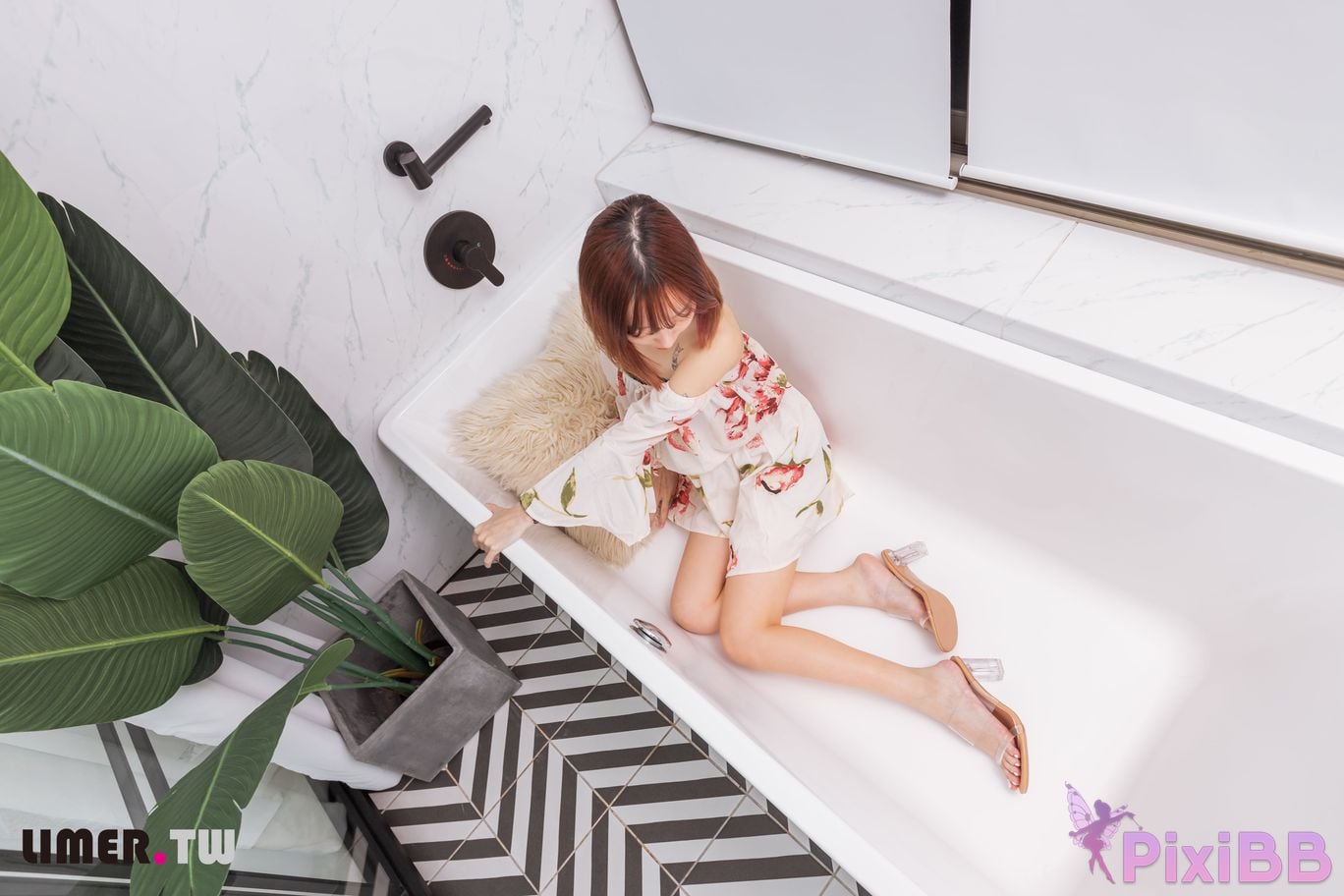 Limerence Original No.093 Small Bag Bathroom High Heels Encounter PixiBB.COM 096