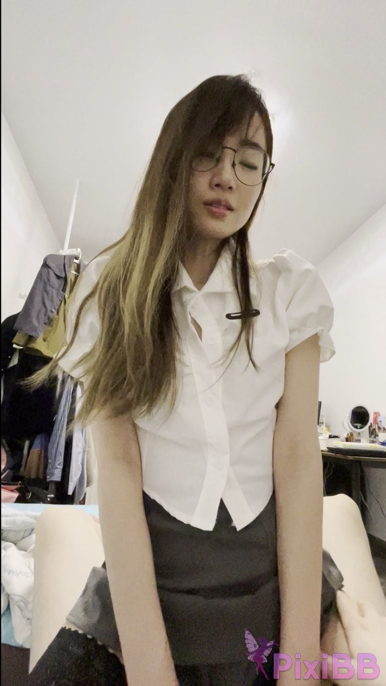 Liu Yiran Familiar face in glasses who loves cock PixiBB.COM 040