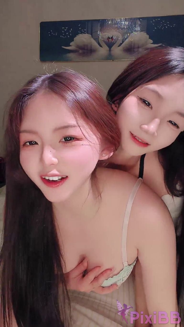 Im beautiful everywhere Wonderful performance with best friends Top two beauties recommended Stacking Arhat props for mutual assistance PixiBB.COM 003