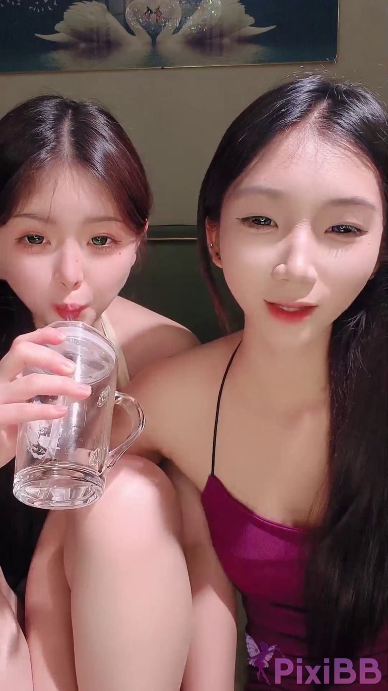 Im beautiful everywhere Wonderful performance with best friends Top two beauties recommended Stacking Arhat props for mutual assistance PixiBB.COM 017