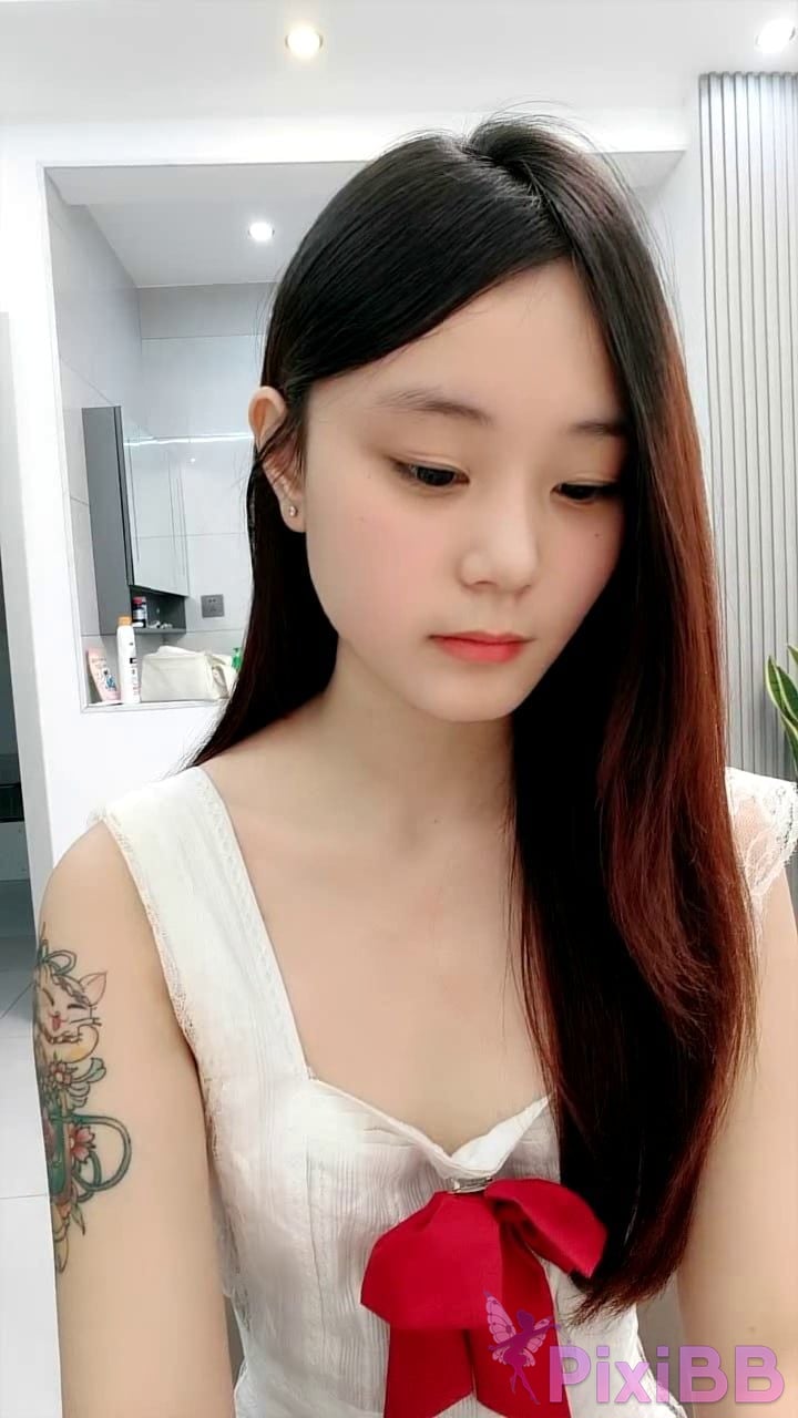 Mouthful of little lives 24 Big show Innocent school girl squirting PixiBB.COM 001