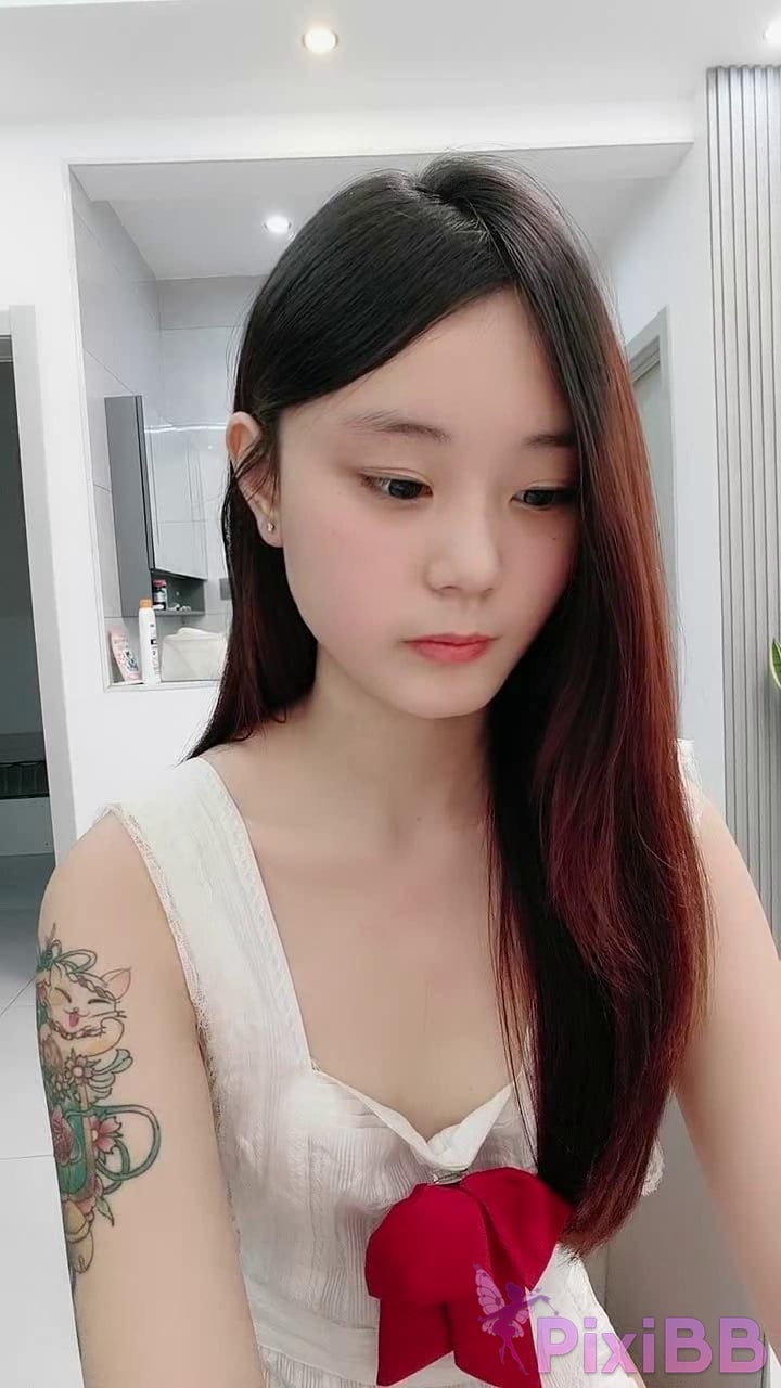 Mouthful of little lives 24 Big show Innocent school girl squirting PixiBB.COM 023