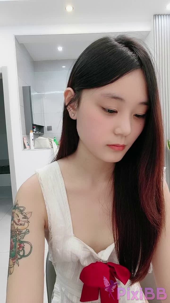 Mouthful of little lives 24 Big show Innocent school girl squirting PixiBB.COM 032