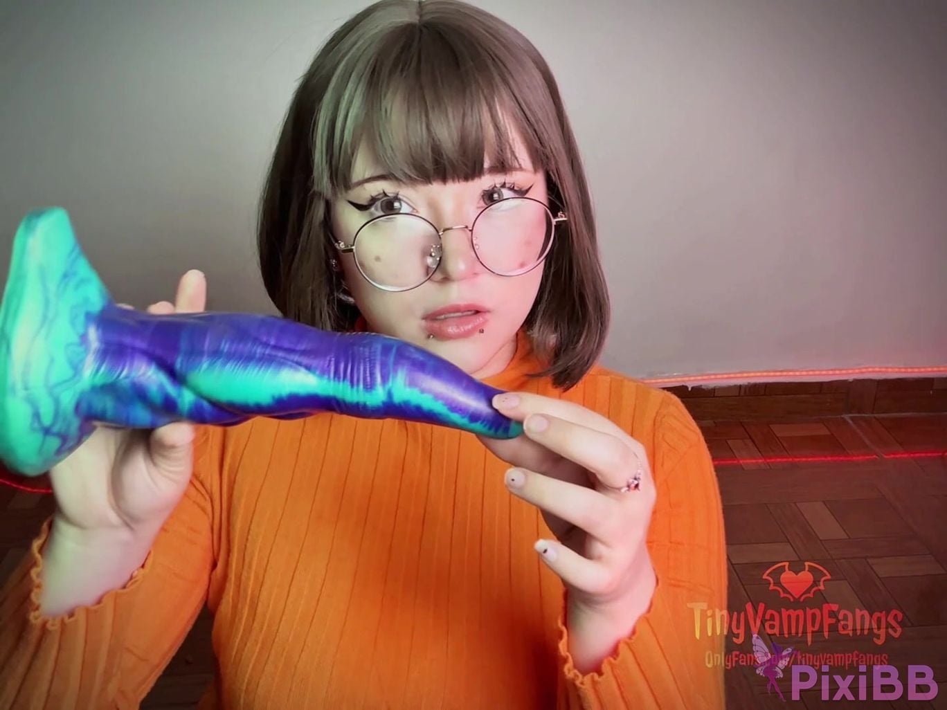TinyVampFangs Velma Dinkley PixiBB.COM 003