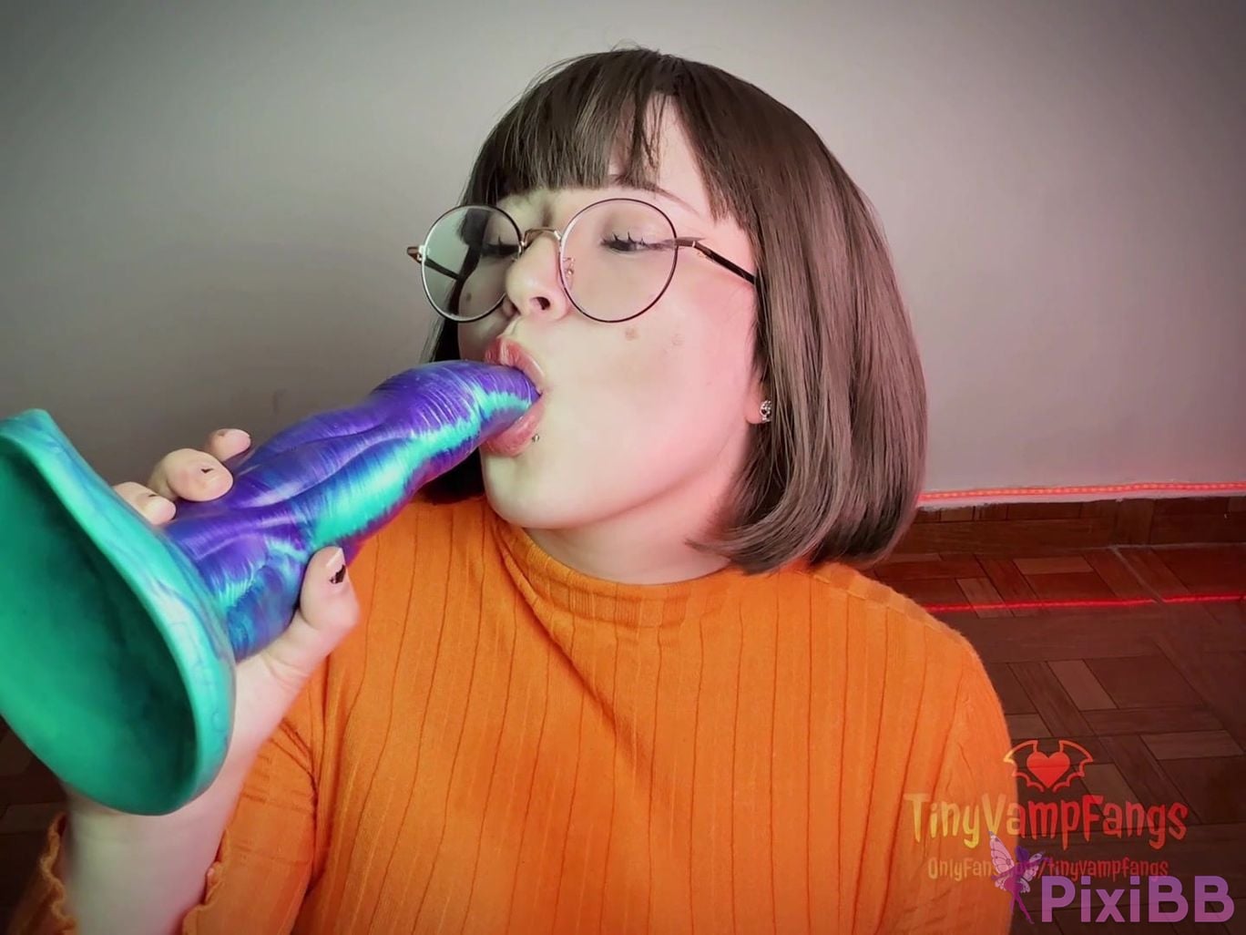 TinyVampFangs Velma Dinkley PixiBB.COM 005