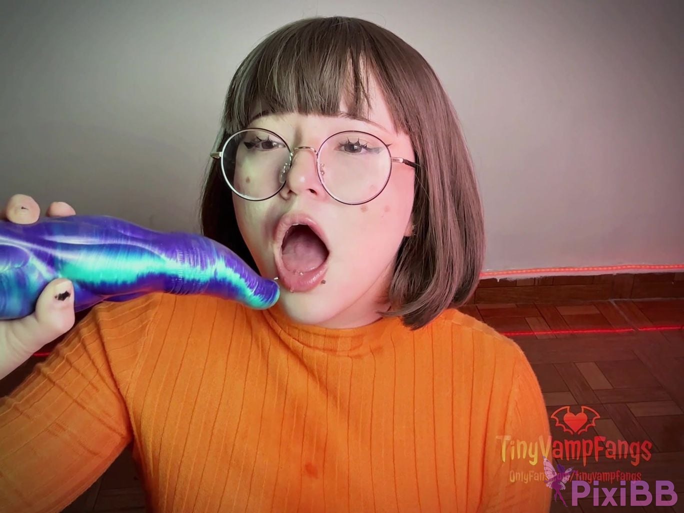 TinyVampFangs Velma Dinkley PixiBB.COM 006