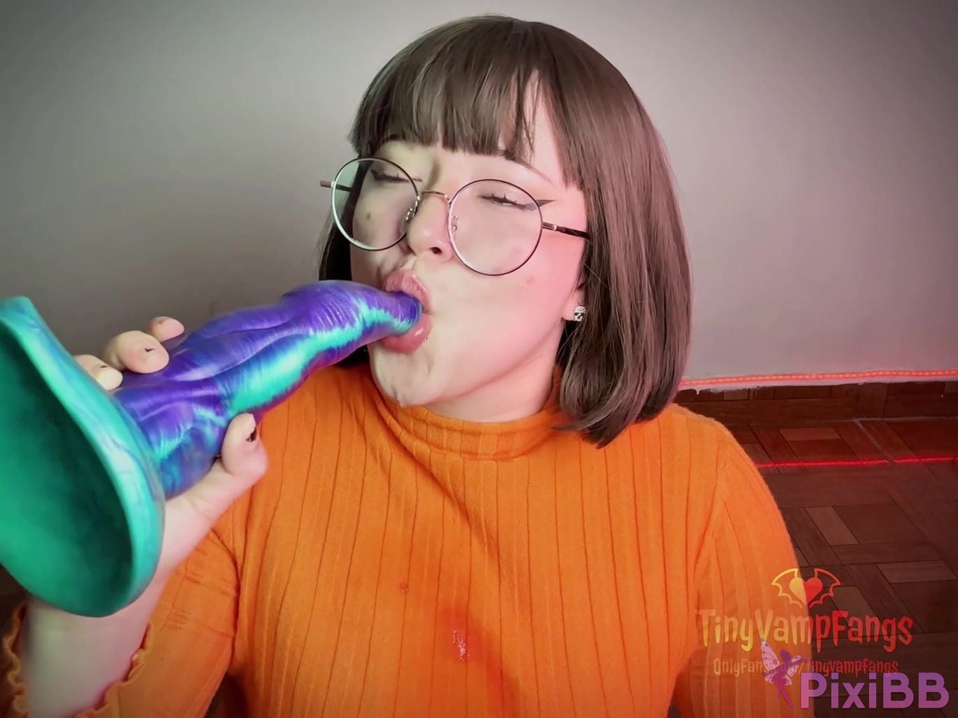 TinyVampFangs Velma Dinkley PixiBB.COM 007