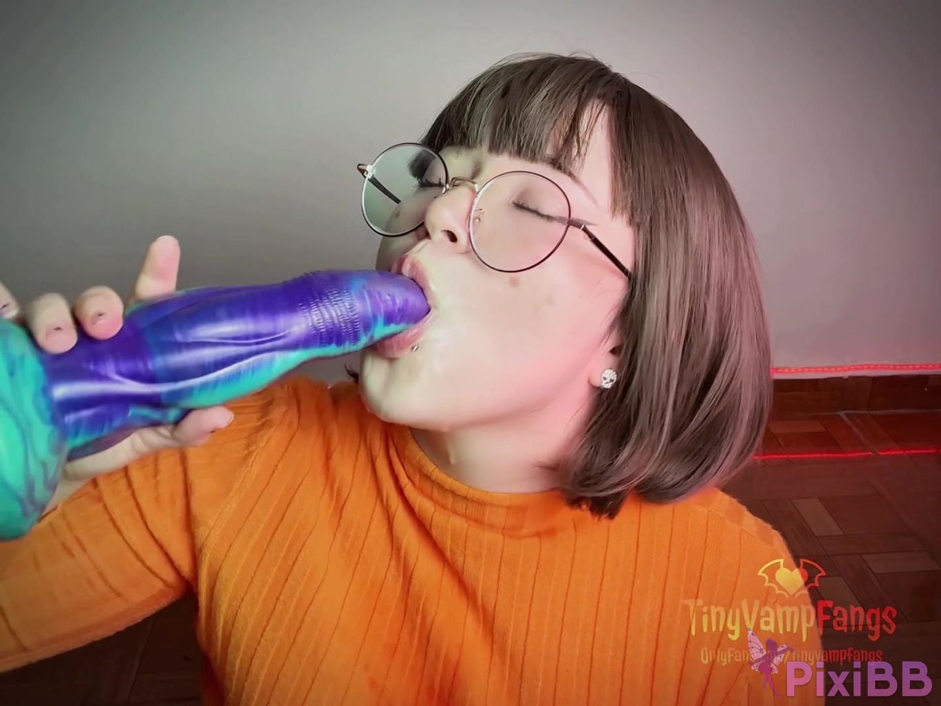 TinyVampFangs Velma Dinkley PixiBB.COM 009