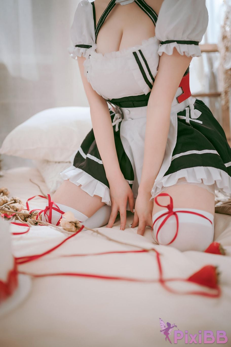 Cosplayer I s i t a b e r c u azur lane Sirius PixiBB.COM 025