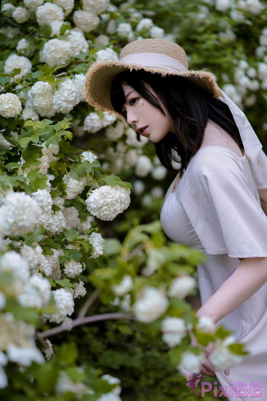 Cosplayer Pipi Nai is so cute hydrangeas PixiBB.COM 001