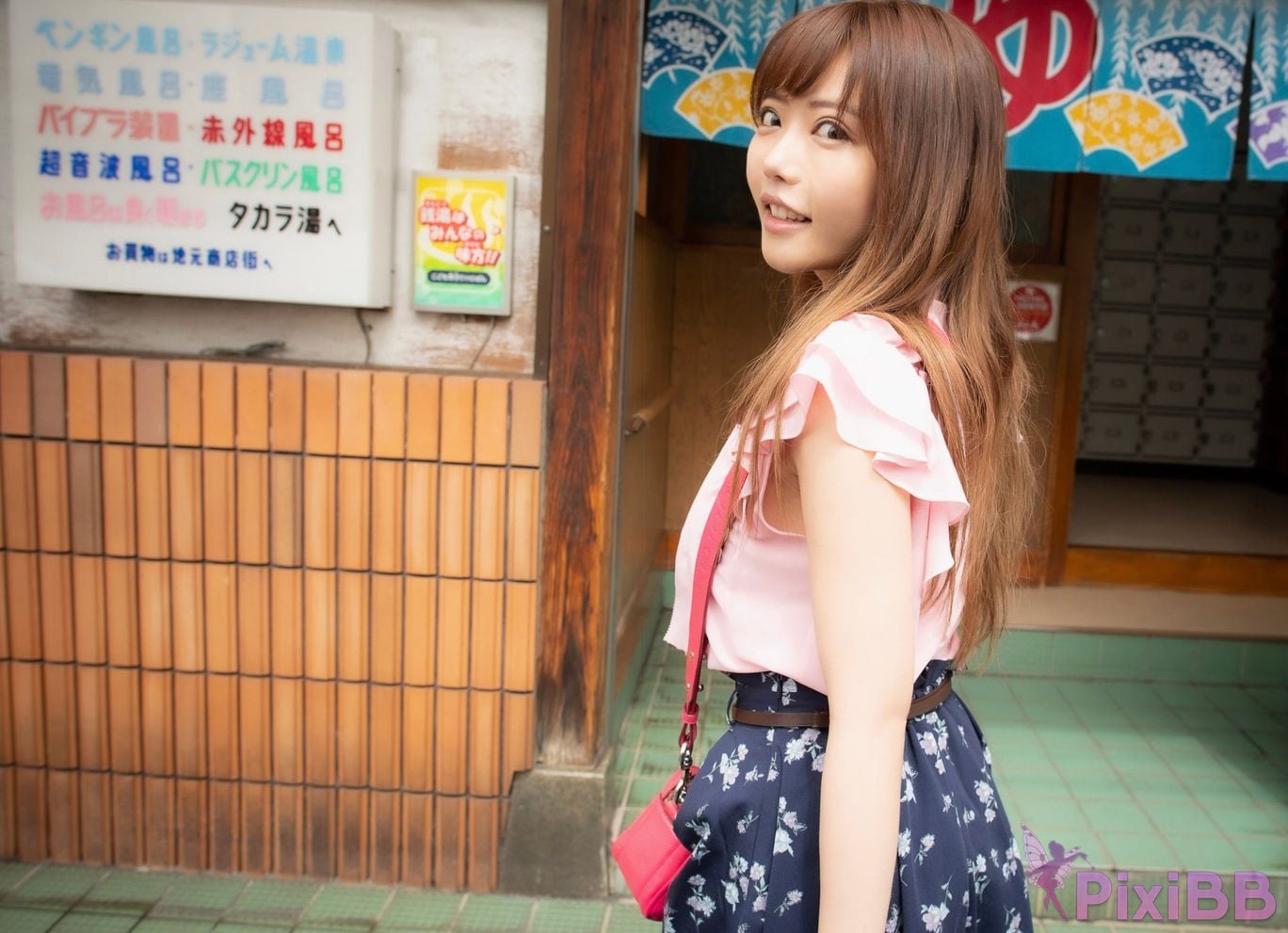 Japanese Idol Reona Tomiyasu Weekly modern digital photo collection the sister next door peeping public bath PixiBB.COM 009