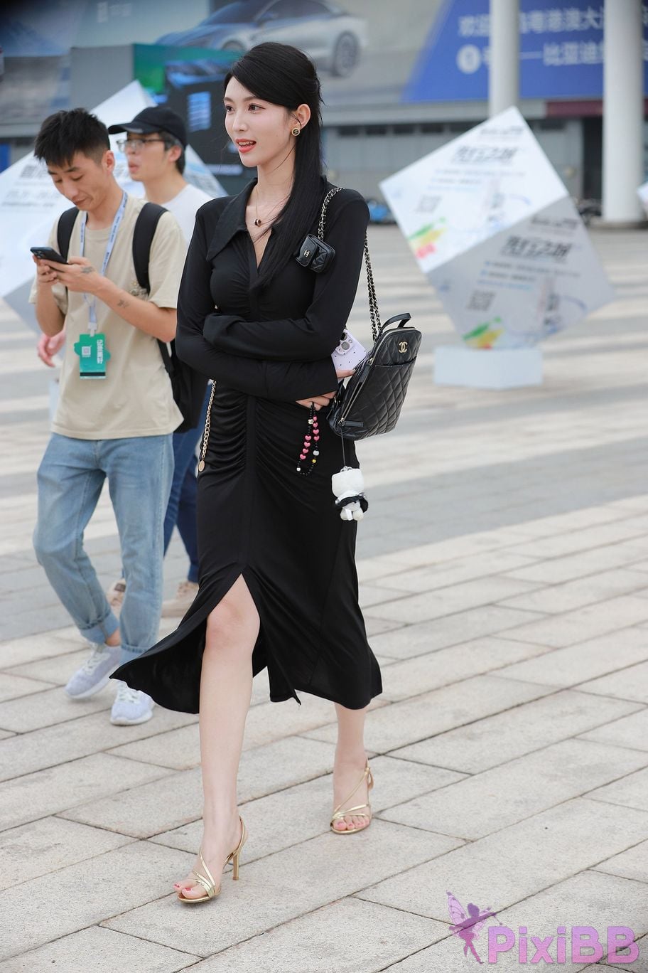 Featured Street Photography Works No.5386 black long skirt PixiBB.COM 001