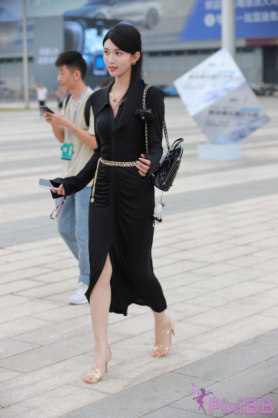 Featured Street Photography Works No.5386 black long skirt PixiBB.COM 013