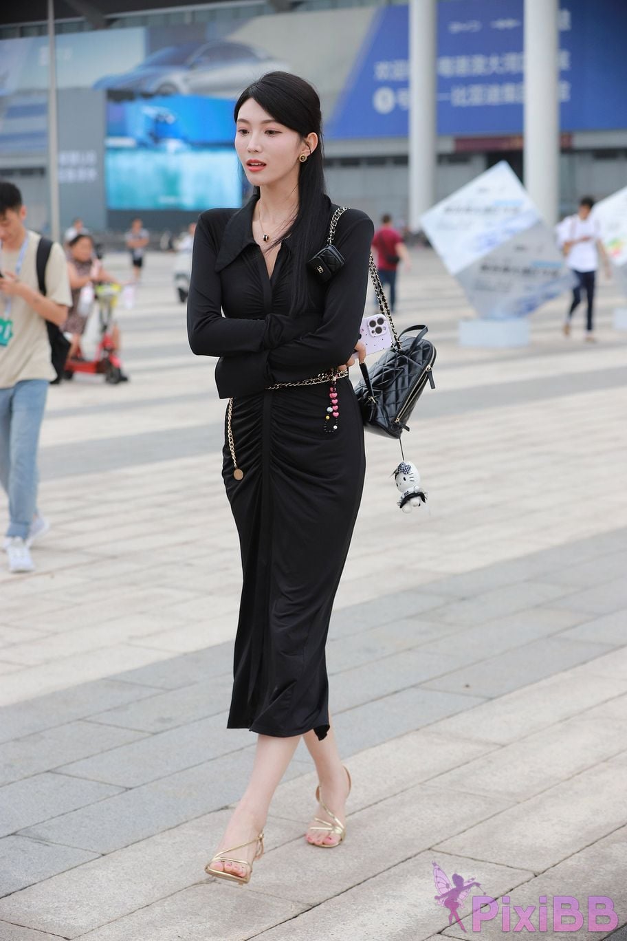 Featured Street Photography Works No.5386 black long skirt PixiBB.COM 024