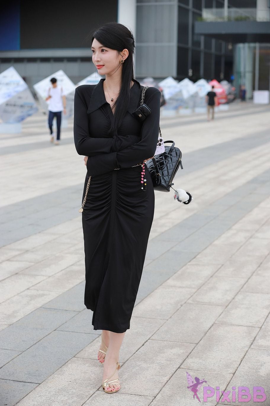 Featured Street Photography Works No.5386 black long skirt PixiBB.COM 030