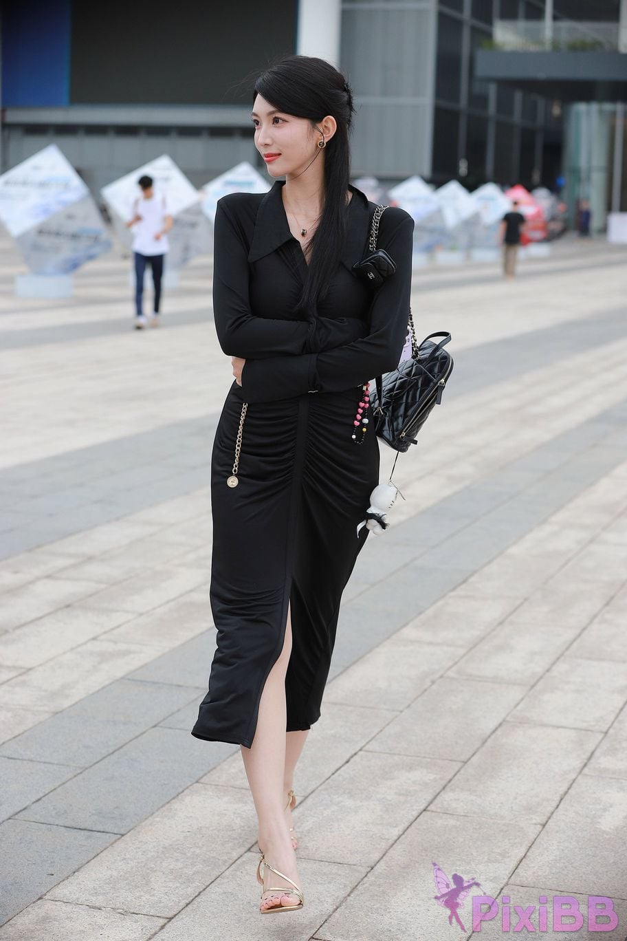 Featured Street Photography Works No.5386 black long skirt PixiBB.COM 032