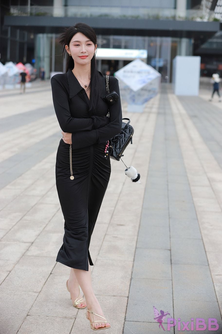 Featured Street Photography Works No.5386 black long skirt PixiBB.COM 040