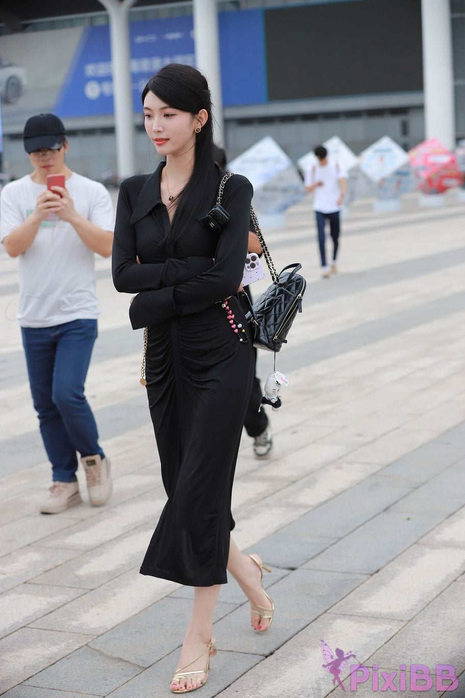 Featured Street Photography Works No.5386 black long skirt PixiBB.COM 046