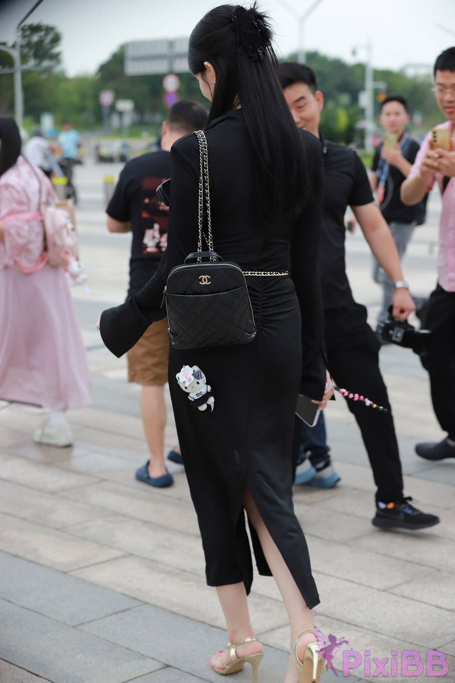 Featured Street Photography Works No.5386 black long skirt PixiBB.COM 060