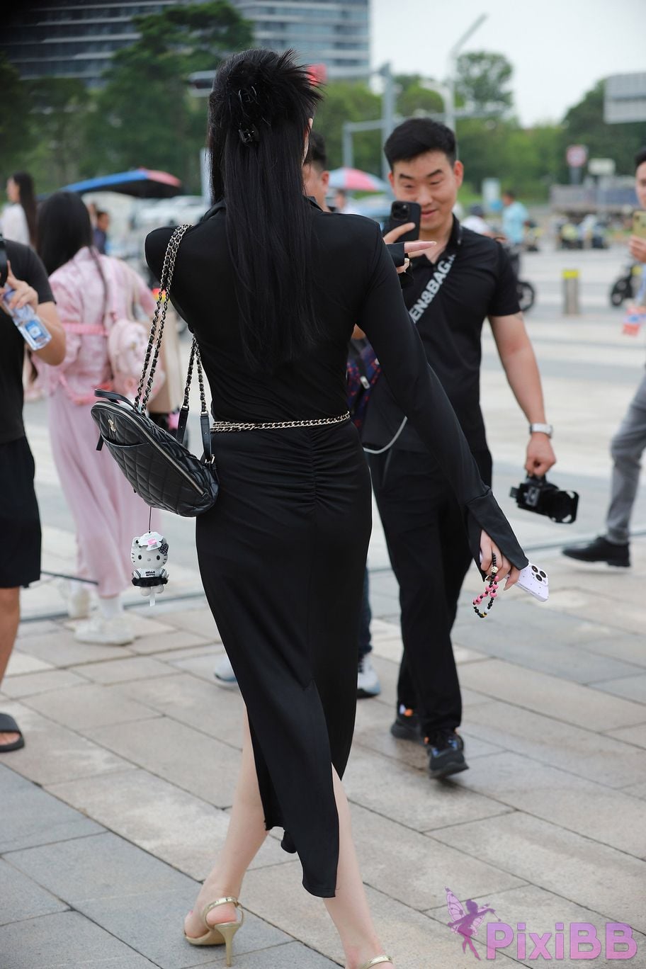 Featured Street Photography Works No.5386 black long skirt PixiBB.COM 064