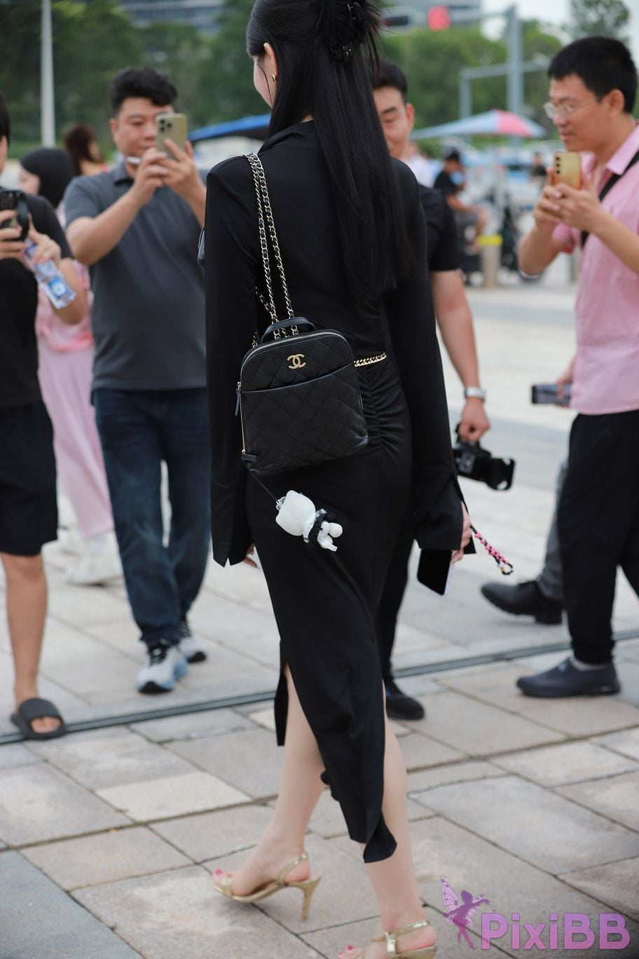 Featured Street Photography Works No.5386 black long skirt PixiBB.COM 070