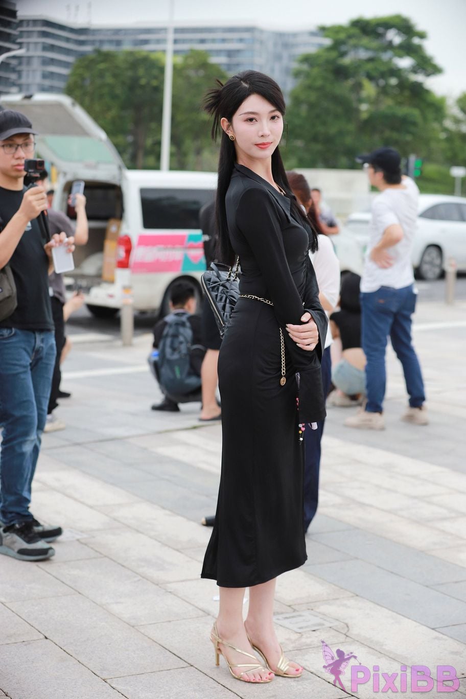 Featured Street Photography Works No.5386 black long skirt PixiBB.COM 155