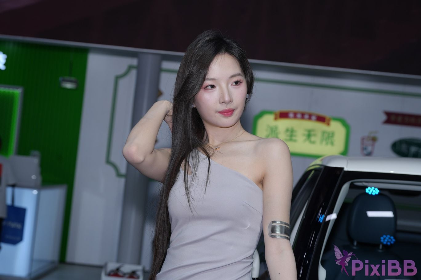 Featured Street Photography Works No.5383 Black silk tube top skirt PixiBB.COM 076